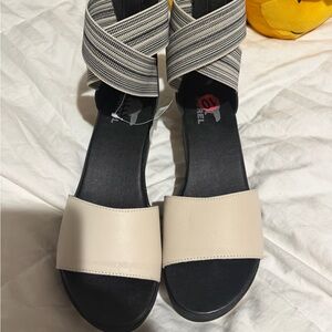 Sorel Women’s Open-Toe Sandals in Cream with Striped Ankle Wrap size 10